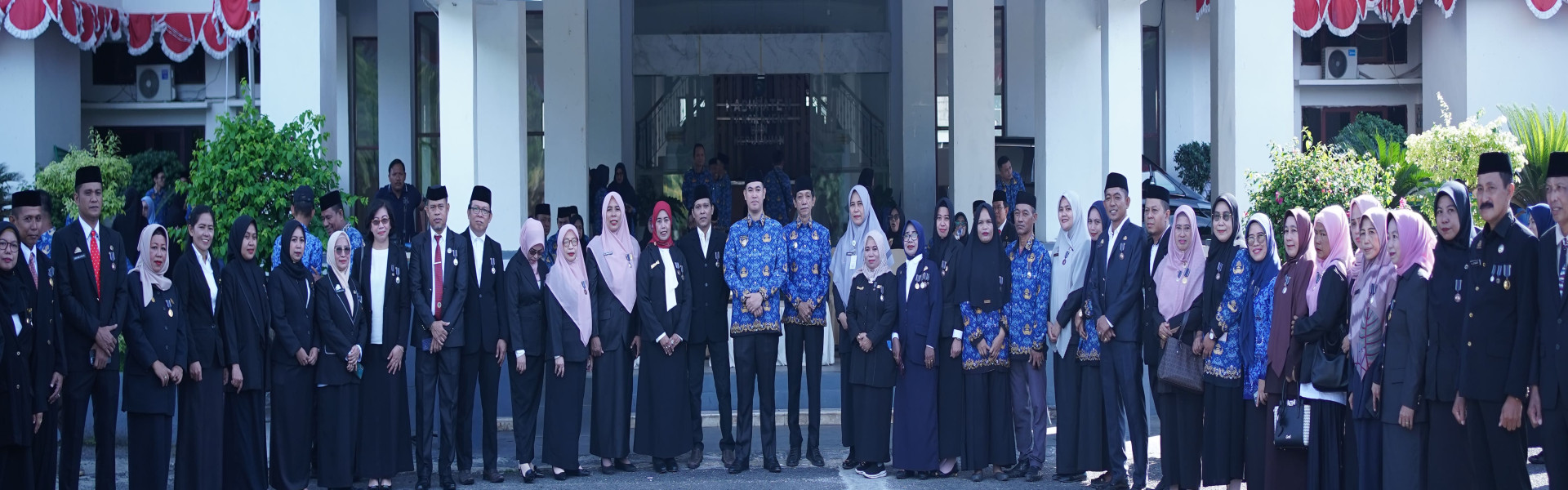 Penyematan Satyalancana Karya Satya Masa Kerja, 10,20 dan 30 Tahun Lingkup Pemerintahan Kab. Pangkep