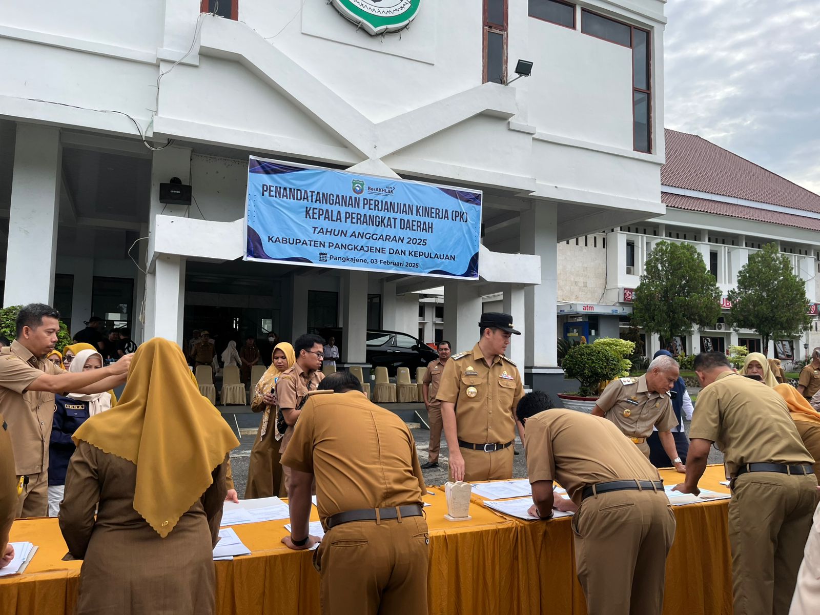 Penandatanganan Perjanjian Kinerja Pimpinan Perangkat Daerah : Komitmen untuk Kinerja yang Lebih Optimal